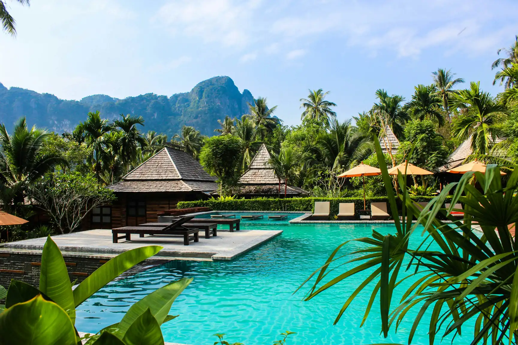 Swim-up hotel pool view